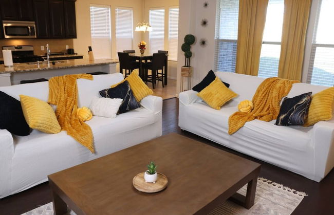 Homify360 5BR Home With Game Room Media Room - Photo 1