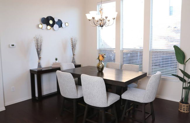 Homify360 5BR Home With Game Room Media Room - Photo 16