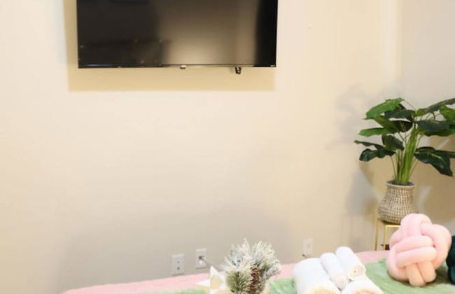 Homify360 5BR Home With Game Room Media Room - Photo 12