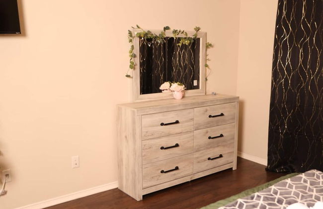 Homify360 5BR Home With Game Room Media Room - Photo 18