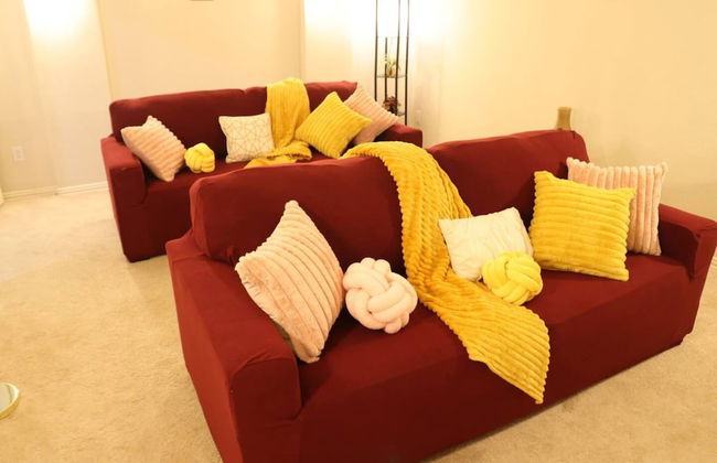 Homify360 5BR Home With Game Room Media Room - Photo 28
