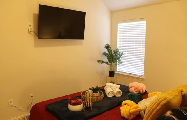 Homify360 5BR Home With Game Room Media Room - Photo 15