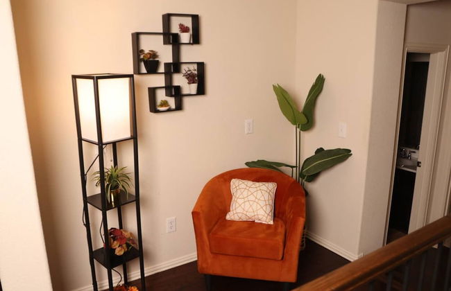 Homify360 5BR Home With Game Room Media Room - Photo 20