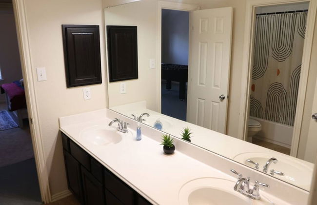 Homify360 5BR Home With Game Room Media Room - Photo 21