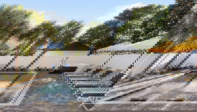 Foto 1 - Bohemian Beach Retreat Fully Stocked Villa Near Beach w Pool Outdoor Dining