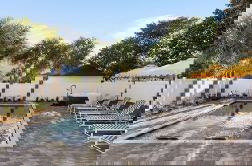 Foto 1 - Bohemian Beach Retreat Fully Stocked Villa Near Beach w Pool Outdoor Dining