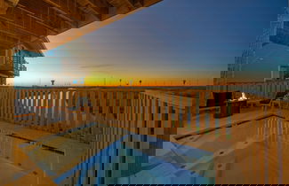 Foto 3 - Cart-friendly Boardwalk to the Beach Private Pool Firepit Pond Views Bayview