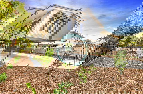 Foto 4 - Urbanretreat Modern Outdoor Dining Backyard