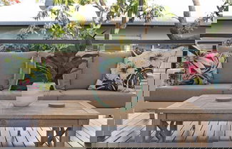 Foto 3 - Urbanretreat Modern Outdoor Dining Backyard