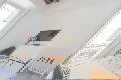 Foto 4 - Independence Apartment With Balcony