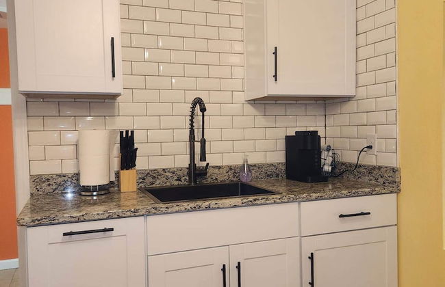 Medford Home and 2 Condos With Pool - Foto 13