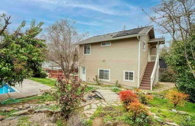 Medford Home and 2 Condos With Pool - Foto 9