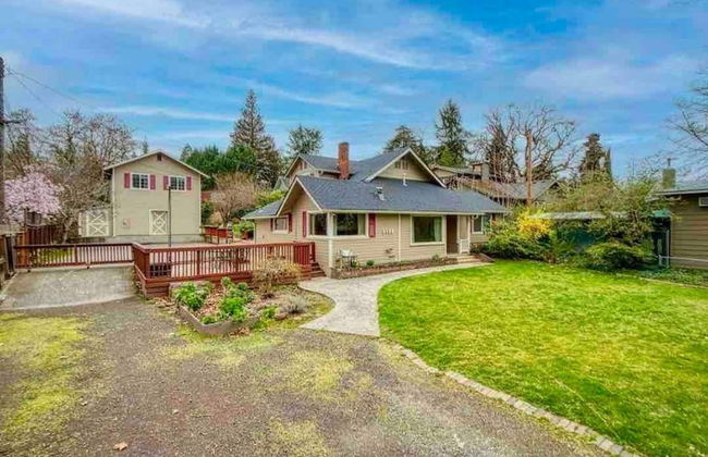 Medford Home and 2 Condos With Pool - Foto 1