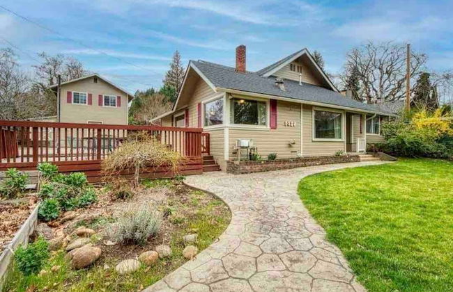 Medford Home and 2 Condos With Pool - Foto 2