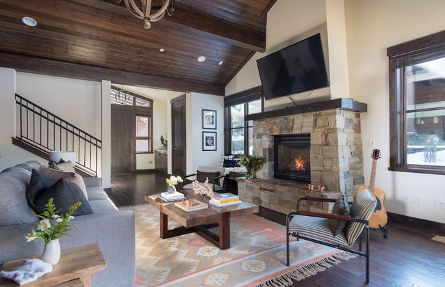 Maple by Avantstay Modern Mountain Home w Cozy Fire Pit 15 Mins frm Northstar - Foto 9