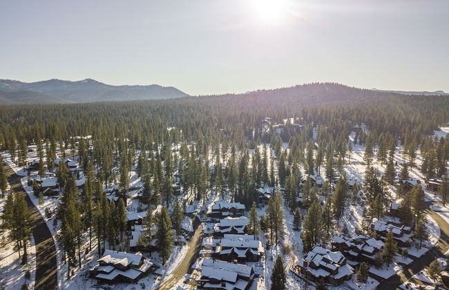 Maple by Avantstay Modern Mountain Home w Cozy Fire Pit 15 Mins frm Northstar - Foto 2