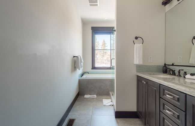 Maple by Avantstay Modern Mountain Home w Cozy Fire Pit 15 Mins frm Northstar - Foto 17