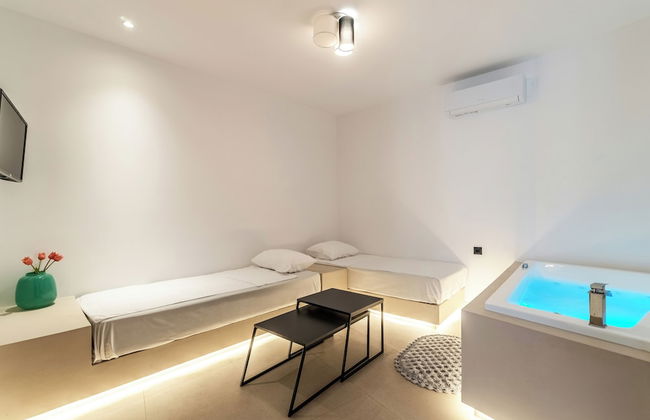 VENTUS Luxury Suites - Photo 15