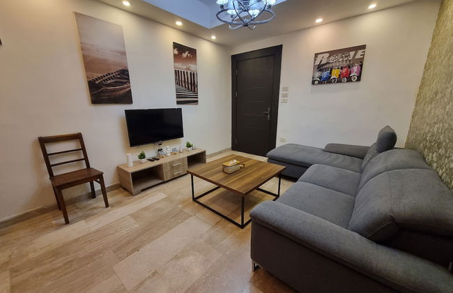 Charming Amman Apartment With Central Air-con & Street Parking - Photo 13