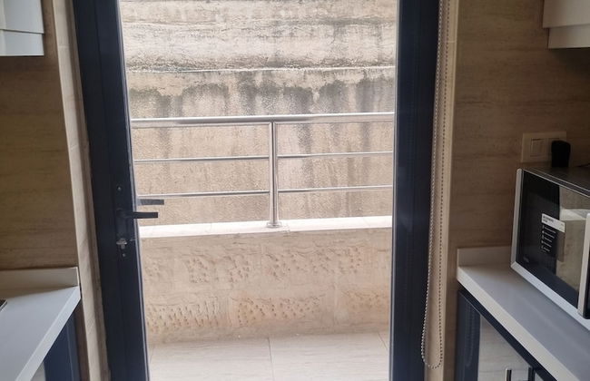 Charming Amman Apartment With Central Air-con & Street Parking - Photo 26