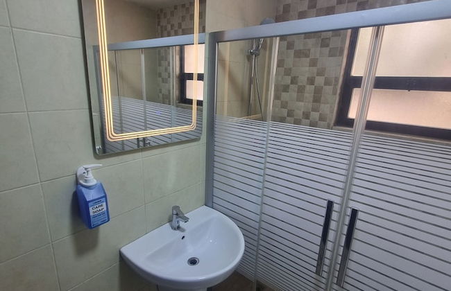 Charming Amman Apartment With Central Air-con & Street Parking - Photo 21