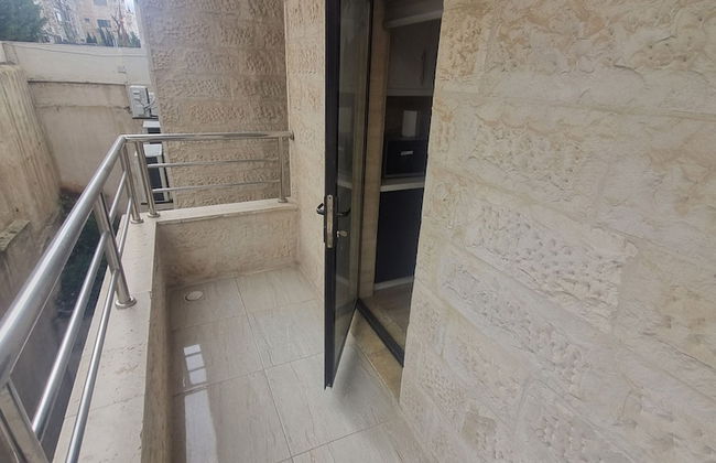 Charming Amman Apartment With Central Air-con & Street Parking - Photo 28