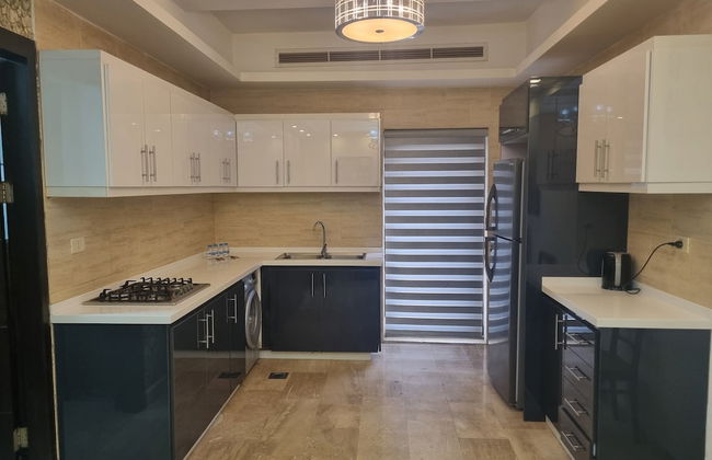 Charming Amman Apartment With Central Air-con & Street Parking - Photo 24