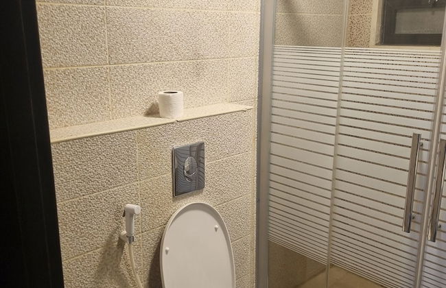 Charming Amman Apartment With Central Air-con & Street Parking - Photo 16
