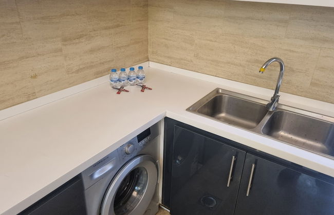 Charming Amman Apartment With Central Air-con & Street Parking - Photo 15