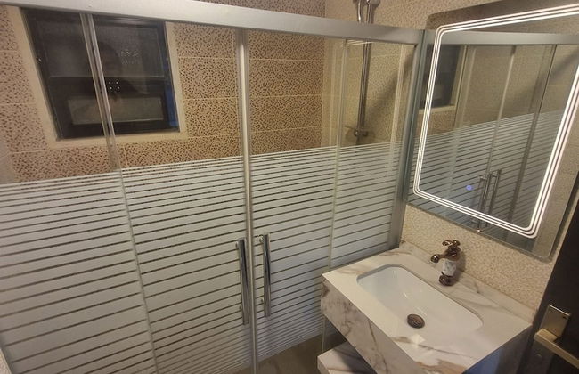 Charming Amman Apartment With Central Air-con & Street Parking - Photo 18