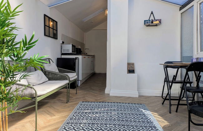 1-bed Retreat - Hot Tub, Private Garden & Bbq - Foto 9