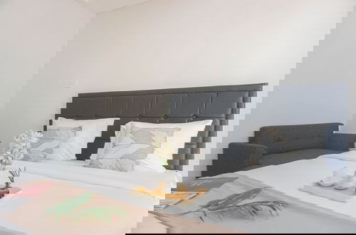 Foto 3 - Full Furnished And Homey Studio At Daan Mogot City Apartment