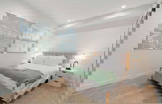 Foto 2 - Not Affected by the Fire/modern 5BR Home With Parking, Near LA Attractions #4