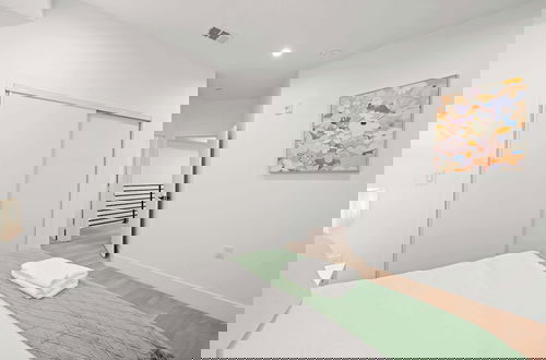 Foto 13 - Not Affected by the Fire/modern 5BR Home With Parking, Near LA Attractions #4