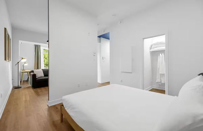 Chelsea Suites - Photo 13