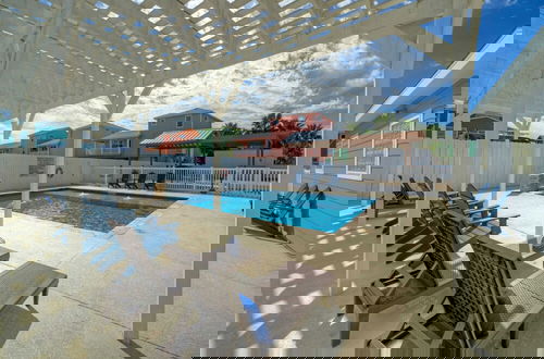 Foto 24 - Minutes to the Beach w/ Pool, Sleeps 8 Two Condos: Costa Bahia