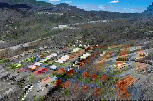 Foto 49 - Hot Tub, Foosball, Pool/gym/tennis Access Chilln in the Smokies by Avantstay