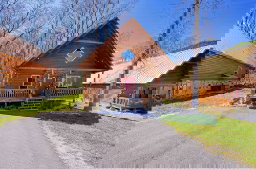 Foto 43 - Hot Tub, Foosball, Pool/gym/tennis Access Chilln in the Smokies by Avantstay