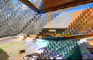 Foto 1 - Hot Tub, Foosball, Pool/gym/tennis Access Chilln in the Smokies by Avantstay
