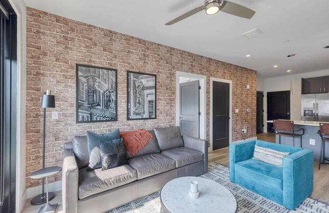 2 Units in Walkable Midtown Location, Gym+pool Honkey-tonk & Muse by Avantstay - Photo 24