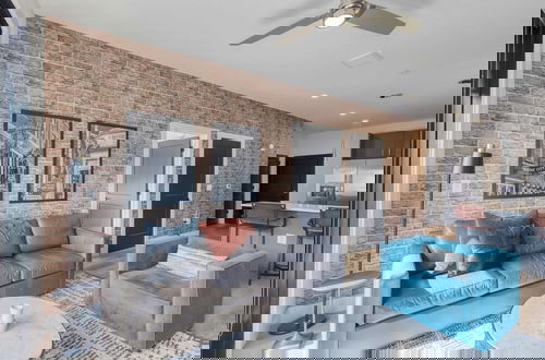 Foto 24 - 2 Units in Walkable Midtown Location, Gym+pool Honkey-tonk & Muse by Avantstay