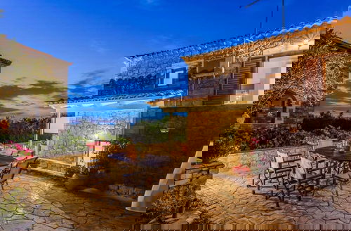 Photo 15 - Mani s Aura Seaside-enchanting Stone Gem