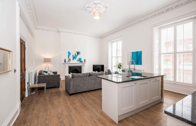 The Montague - Photo 5