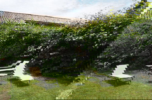 Foto 20 - Charming Provencal Holiday Home With Garden