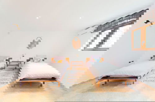 Foto 2 - Luxurious 5 Bedroom Villa With Waterfall Closeby