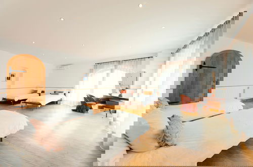 Foto 3 - Luxurious 5 Bedroom Villa With Waterfall Closeby