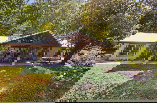 Foto 1 - Private 15 Acres w Pond Hot Tub Game Room