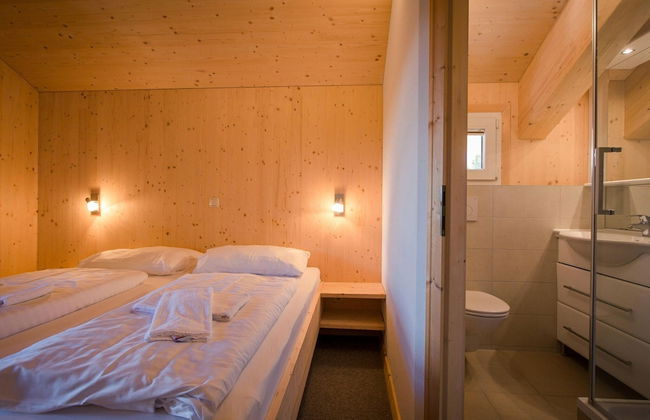 Spacious Chalet With hot tub - Photo 4