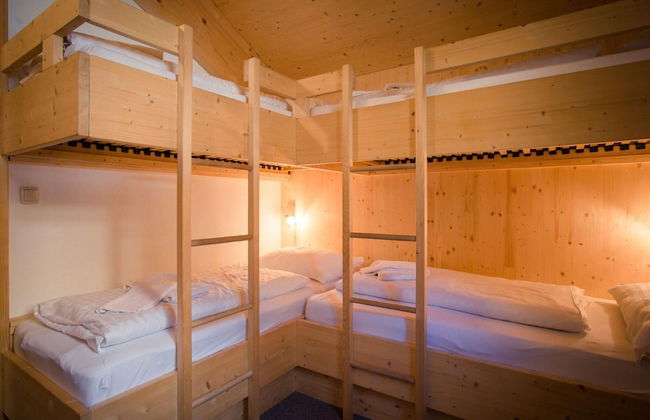 Spacious Chalet With hot tub - Photo 2