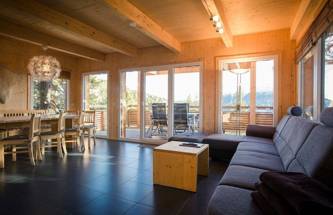 Spacious Chalet With hot tub - Photo 11